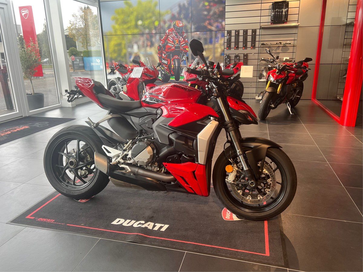 Ducati Streetfighter V2 