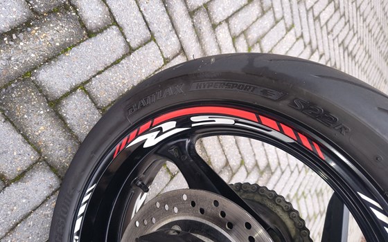 Gebrauchtmotorrad Suzuki GSR 750 - Bild 5