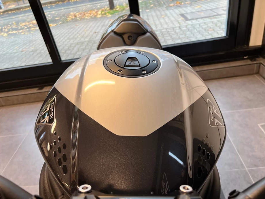 Angebot Triumph Speed Triple 1200 RS Bild 10: Angebot Triumph Speed Triple 1200 RS