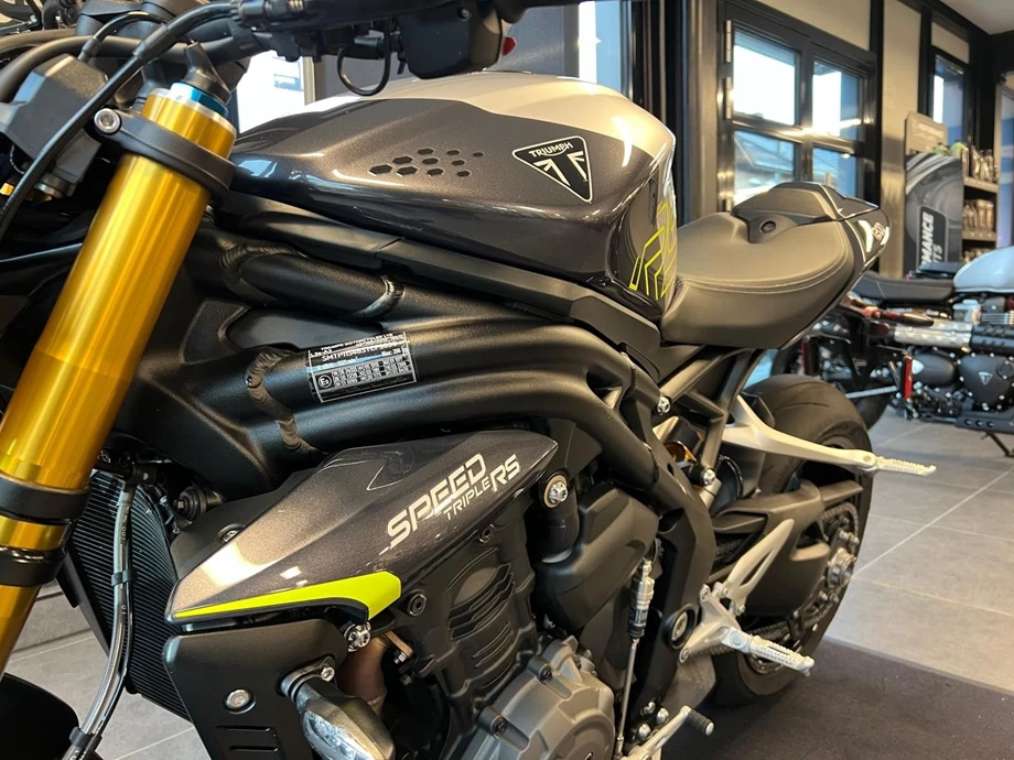 Angebot Triumph Speed Triple 1200 RS Bild 4: Angebot Triumph Speed Triple 1200 RS