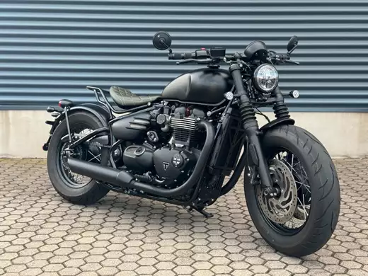 Triumph Bonneville Bobber Black