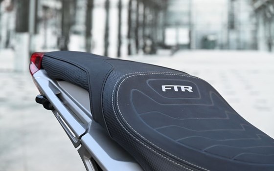 Gebrauchtmotorrad Indian FTR R Carbon - Bild 7