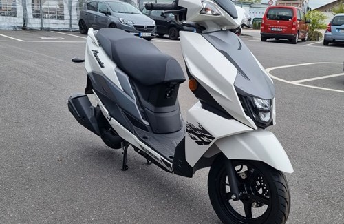 Neumotorrad Suzuki Avenis 125