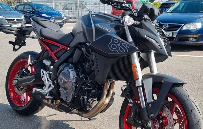 Suzuki GSX-8S