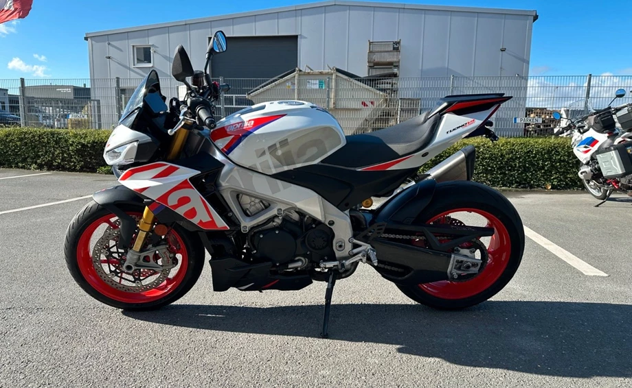 Angebot Aprilia Tuono V4 1100 Factory Bild 4: Angebot Aprilia Tuono V4 1100 Factory