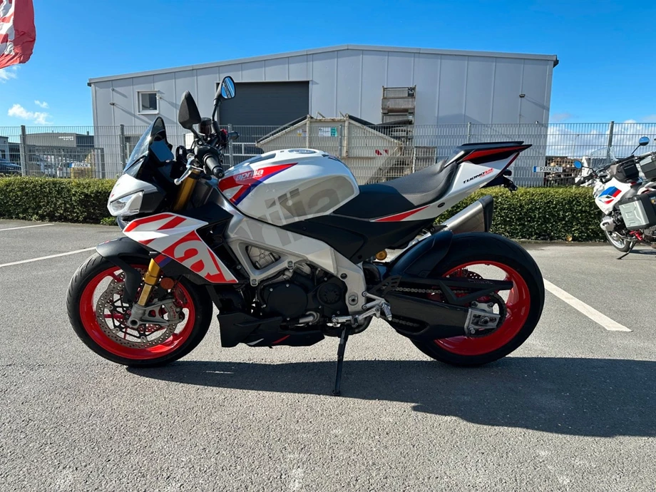 Angebot Aprilia Tuono V4 1100 Factory Bild 4: Angebot Aprilia Tuono V4 1100 Factory