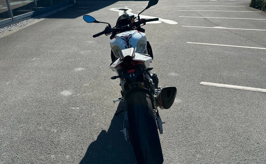 Angebot Aprilia Tuono V4 1100 Factory Bild 6: Angebot Aprilia Tuono V4 1100 Factory