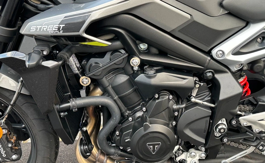 Angebot Triumph Street Triple 765 R Bild 5: Angebot Triumph Street Triple 765 R