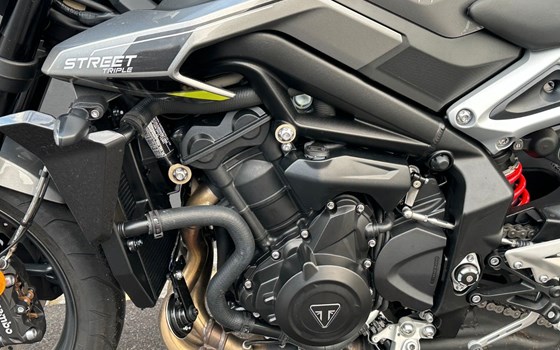 Gebrauchtmotorrad Triumph Street Triple 765 R - Bild 5