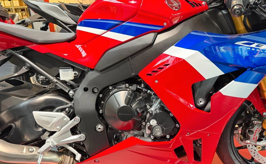Angebot Honda CBR1000RR-R Fireblade SP Bild 3: Angebot Honda CBR1000RR-R Fireblade SP