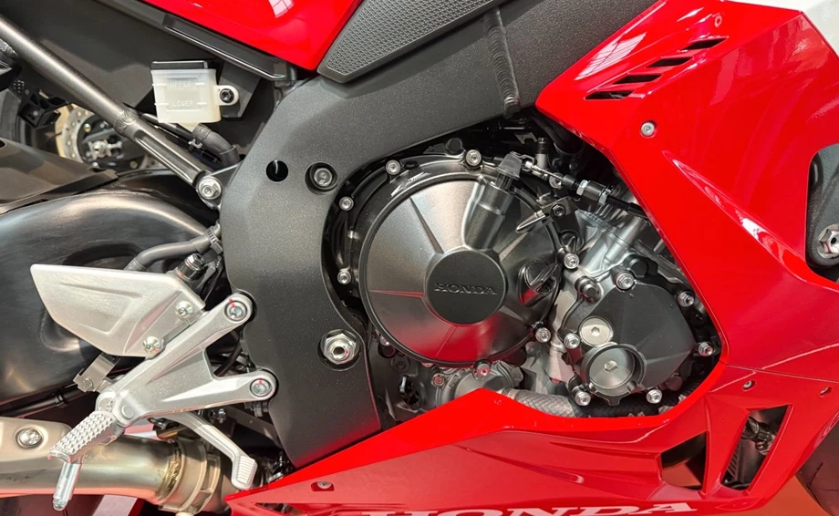 Angebot Honda CBR1000RR-R Fireblade SP Bild 4: Angebot Honda CBR1000RR-R Fireblade SP