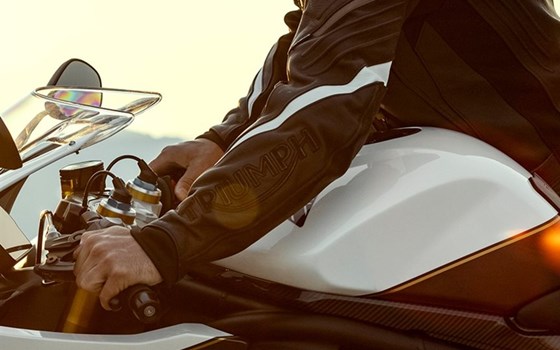 Neufahrzeug Triumph Speed Triple R - Bild 2