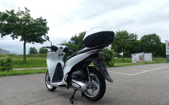 Gebrauchtmotorrad Honda SH150i - Bild 7
