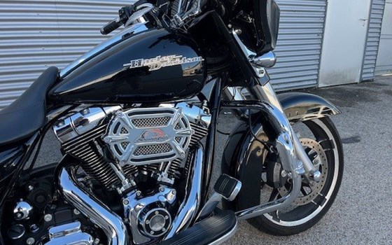 Gebrauchtmotorrad Harley-Davidson Touring Street Glide Special FLHXS - Bild 3 Gebrauchtmotorrad Harley-Davidson Touring Street Glide Special FLHXS - Bild 3