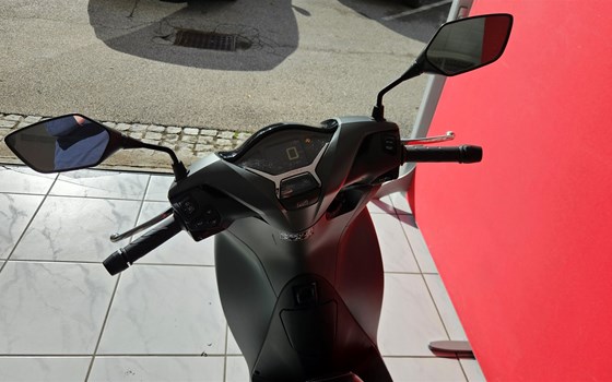 Gebrauchtmotorrad Honda SH125i - Bild 5 Gebrauchtmotorrad Honda SH125i - Bild 5