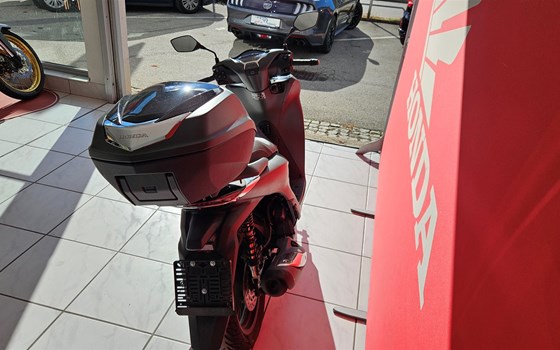 Gebrauchtmotorrad Honda SH125i - Bild 4 Gebrauchtmotorrad Honda SH125i - Bild 4