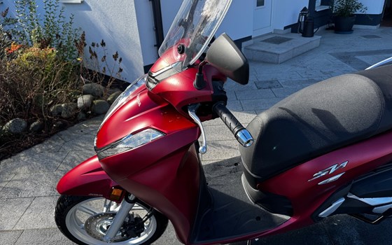 Gebrauchtmotorrad Honda SH350i - Bild 4 Gebrauchtmotorrad Honda SH350i - Bild 4