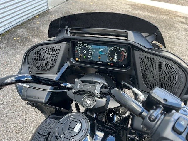 Harley-Davidson Road Glide FLTRX (Vivid Black/Black Finish) - Bild 11