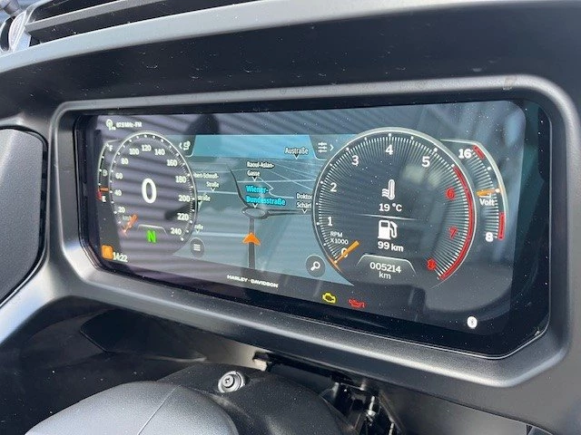 Harley-Davidson Road Glide FLTRX (Vivid Black/Black Finish) - Bild 12