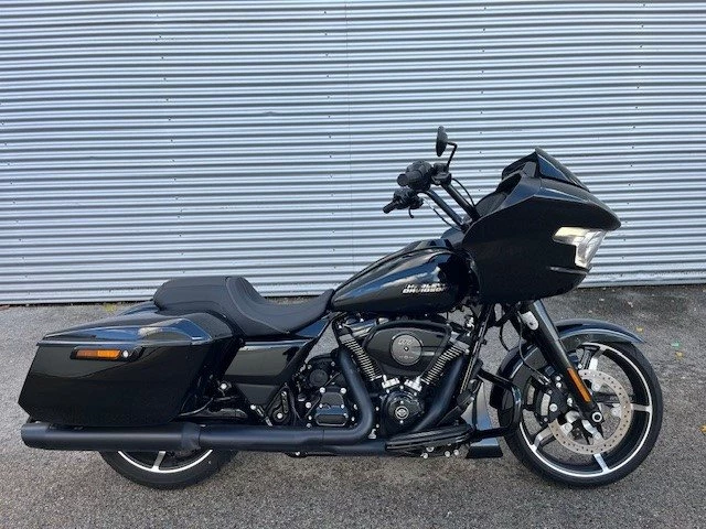 Harley-Davidson Road Glide FLTRX (Vivid Black/Black Finish) - Bild 2