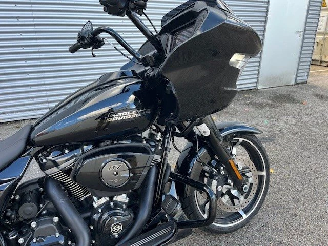 Harley-Davidson Road Glide FLTRX (Vivid Black/Black Finish) - Bild 3