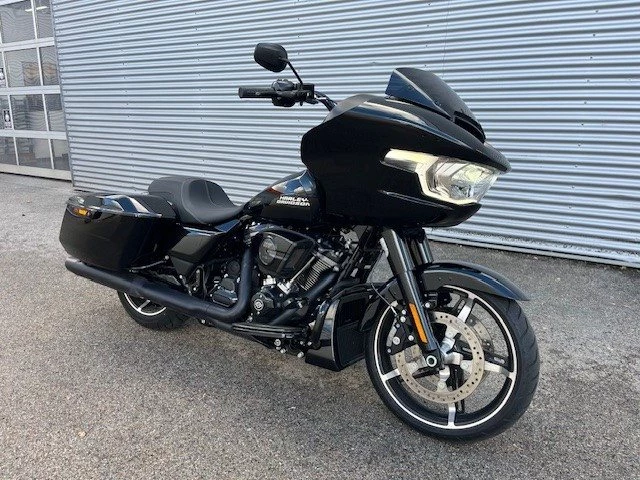 Harley-Davidson Road Glide FLTRX (Vivid Black/Black Finish) - Bild 4