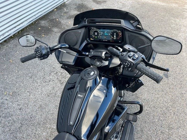 Harley-Davidson Road Glide FLTRX (Vivid Black/Black Finish) - Bild 5