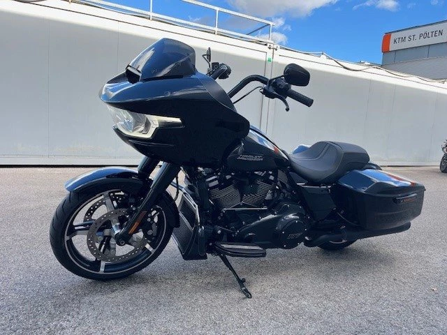Harley-Davidson Road Glide FLTRX (Vivid Black/Black Finish) - Bild 9