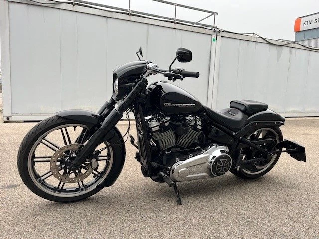 Harley-Davidson Softail Breakout FXBR (Vivid Black) - Bild 12