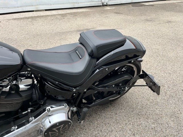 Harley-Davidson Softail Breakout FXBR (Vivid Black) - Bild 13