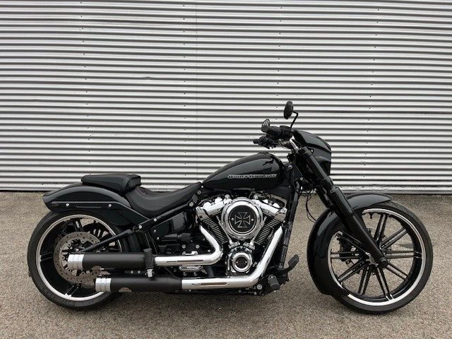 Harley-Davidson Softail Breakout FXBR (Vivid Black) - Bild 2