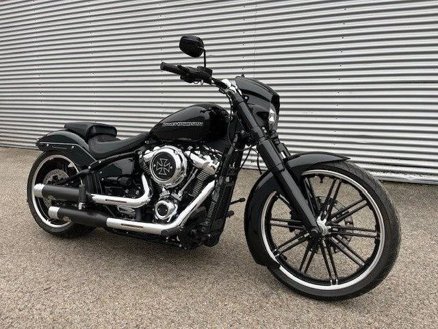 Harley-Davidson Softail Breakout FXBR (Vivid Black) - Bild 4