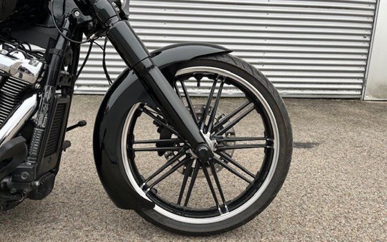 Gebrauchtmotorrad Harley-Davidson Softail Breakout FXBR - Bild 5 Gebrauchtmotorrad Harley-Davidson Softail Breakout FXBR - Bild 5