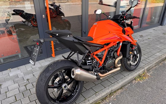 Neufahrzeug KTM 1390 Super Duke R - Bild 3 Neufahrzeug KTM 1390 Super Duke R - Bild 3