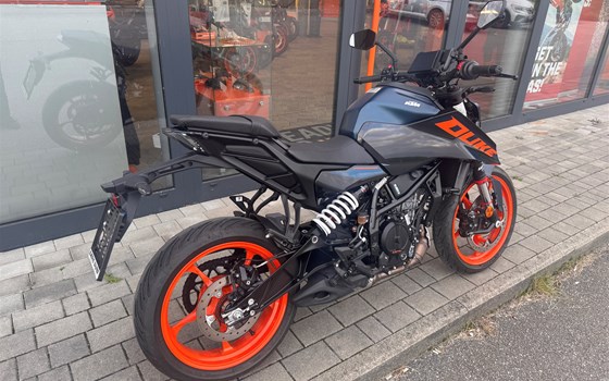 Gebrauchtmotorrad KTM 125 Duke - Bild 3 Gebrauchtmotorrad KTM 125 Duke - Bild 3