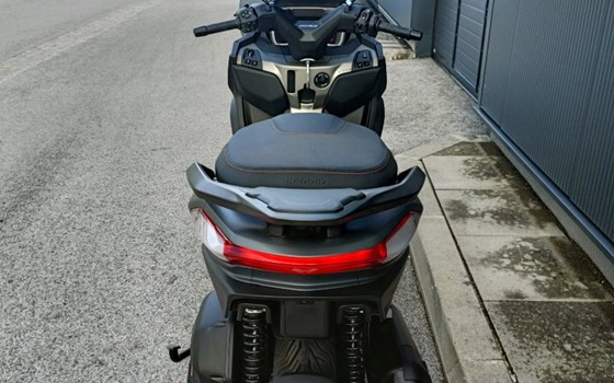 Gebrauchtmotorrad Piaggio MP3 530 HPE Exclusive - Bild 12 Gebrauchtmotorrad Piaggio MP3 530 HPE Exclusive - Bild 12