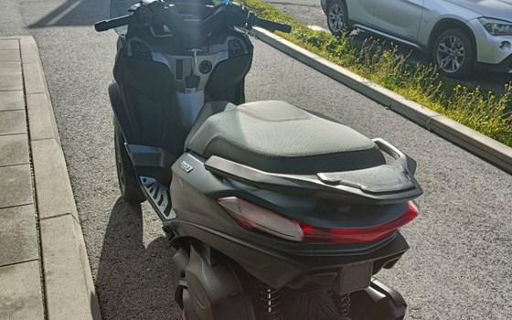 Gebrauchtmotorrad Piaggio MP3 530 HPE Exclusive - Bild 9 Gebrauchtmotorrad Piaggio MP3 530 HPE Exclusive - Bild 9