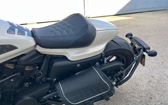 Gebrauchtmotorrad Harley-Davidson Sportster S RH1250S - Bild 11 Gebrauchtmotorrad Harley-Davidson Sportster S RH1250S - Bild 11