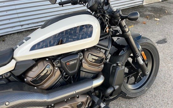 Gebrauchtmotorrad Harley-Davidson Sportster S RH1250S - Bild 3 Gebrauchtmotorrad Harley-Davidson Sportster S RH1250S - Bild 3