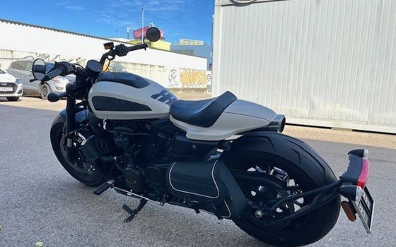 Gebrauchtmotorrad Harley-Davidson Sportster S RH1250S - Bild 9 Gebrauchtmotorrad Harley-Davidson Sportster S RH1250S - Bild 9