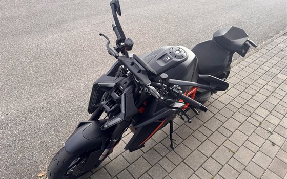Gebrauchtmotorrad KTM 1390 Super Duke R EVO - Bild 5 Gebrauchtmotorrad KTM 1390 Super Duke R EVO - Bild 5