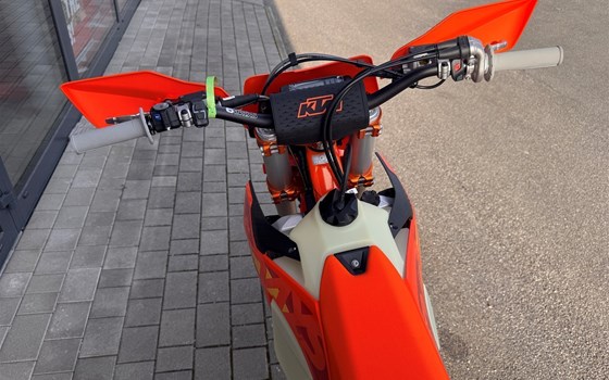 Neufahrzeug KTM 350 EXC-F SIX DAYS - Bild 6 Neufahrzeug KTM 350 EXC-F SIX DAYS - Bild 6