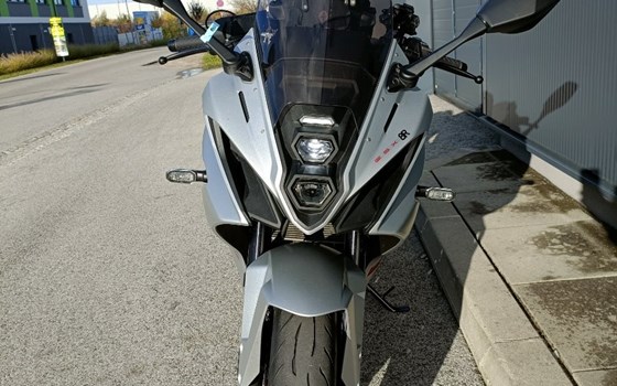 Gebrauchtmotorrad Suzuki GSX-8R - Bild 3 Gebrauchtmotorrad Suzuki GSX-8R - Bild 3