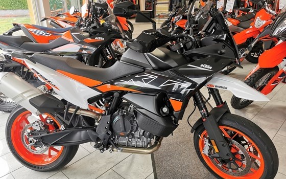 Gebrauchtmotorrad KTM 890 SMT - Bild 1 Gebrauchtmotorrad KTM 890 SMT - Bild 1