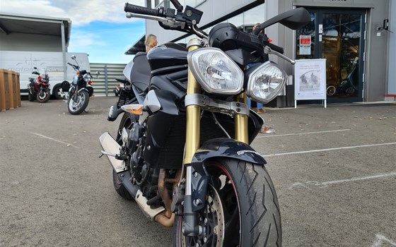 Gebrauchtmotorrad Triumph Street Triple - Bild 2 Gebrauchtmotorrad Triumph Street Triple - Bild 2