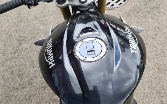 Gebrauchtmotorrad Triumph Street Triple - Bild 7 Gebrauchtmotorrad Triumph Street Triple - Bild 7