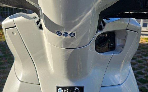 Gebrauchtmotorrad Honda SH300i - Bild 10