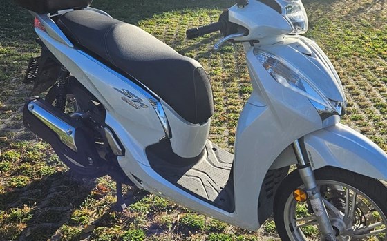 Gebrauchtmotorrad Honda SH300i - Bild 3 Gebrauchtmotorrad Honda SH300i - Bild 3