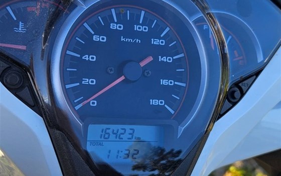 Gebrauchtmotorrad Honda SH300i - Bild 9