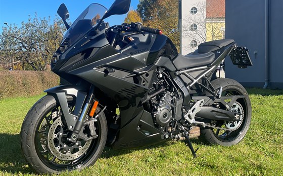 Gebrauchtmotorrad Suzuki GSX-8R - Bild 2 Gebrauchtmotorrad Suzuki GSX-8R - Bild 2